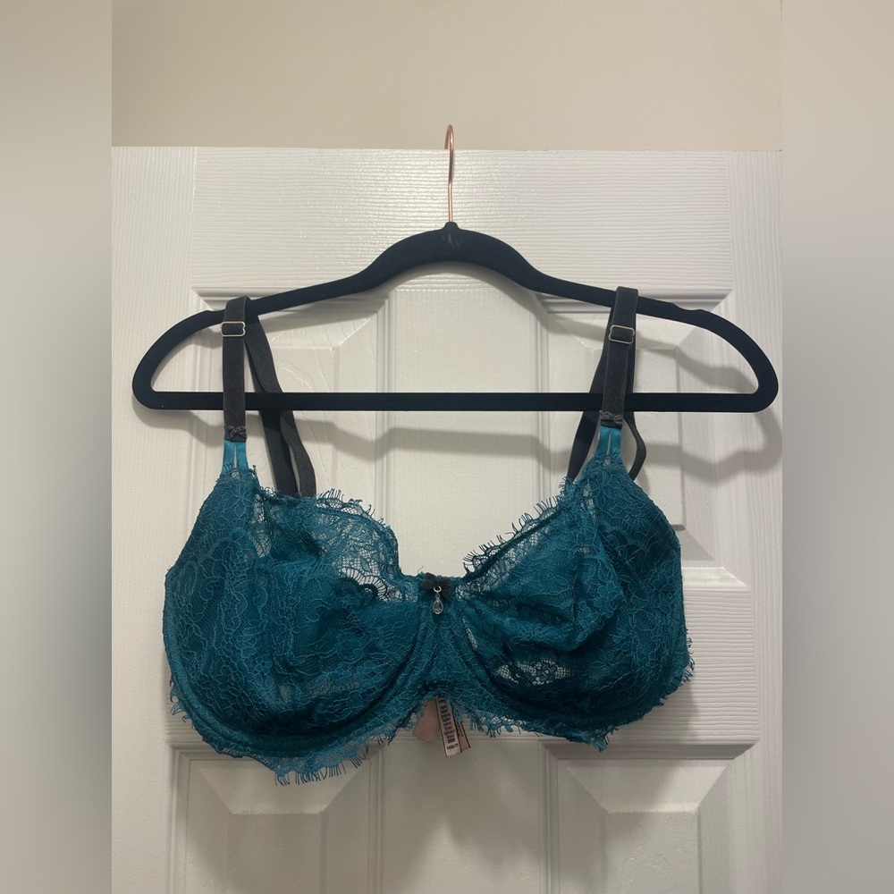 Victoria’s Secret Teal Lace Underwire Bra - 34DDD